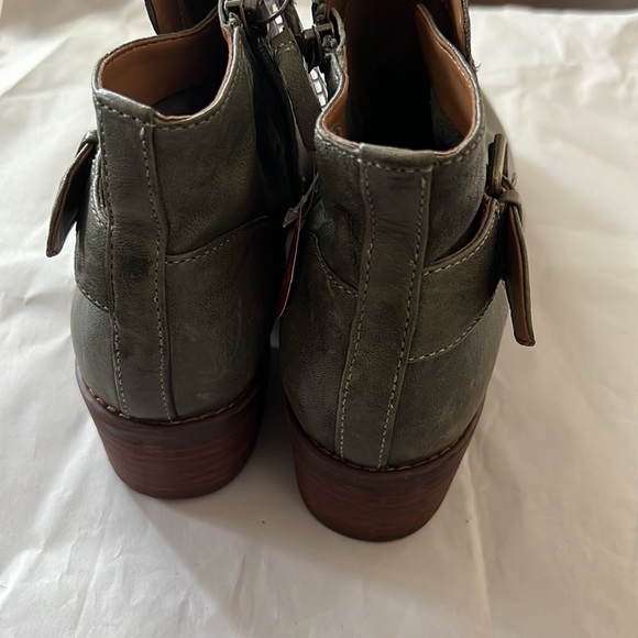 Comfortiva Cardee Bootie - Picture 10 of 13